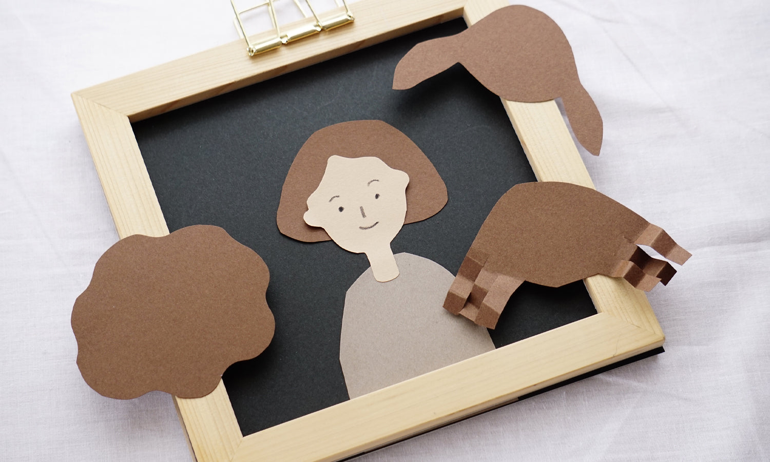 グレーカラーの色画用紙でつくる工作