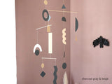 チャコールグレーとベージュのペーパーモビールキット