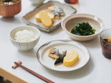 砥部焼こども食器花シリーズに食事を盛った様子